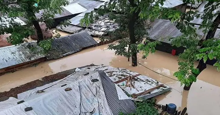 পাহাড়ি ঢল ও বৃষ্টির পানিতে ডুবে গেছে লোকালয়